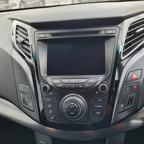 3. Large Screen with Navigation
