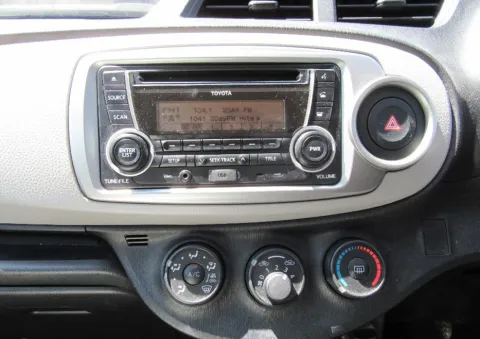 Toyota Yaris (Vitz) 2011-2013 dash