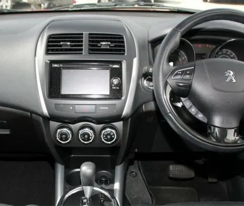 Peugeot 4008 2014- dash