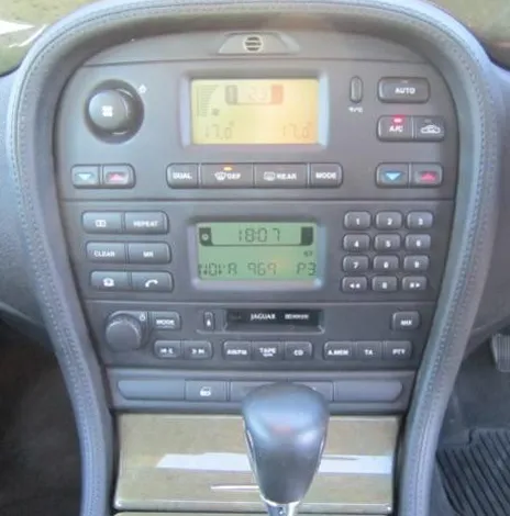 Jaguar S-Type 2003-2006 dash