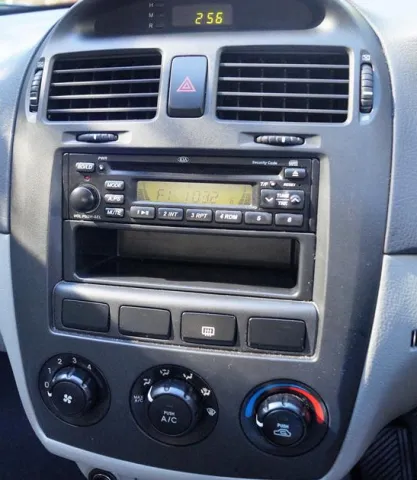 Kia Cerato 2004-2006 LD Sedan dash