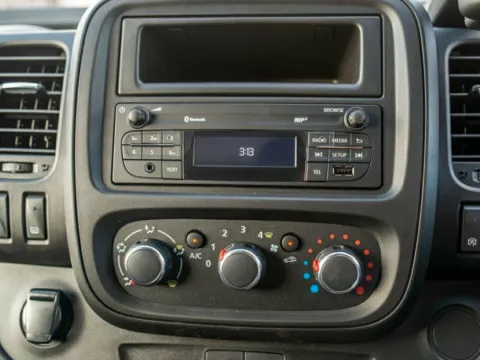 Mitsubishi Express 2020- dash