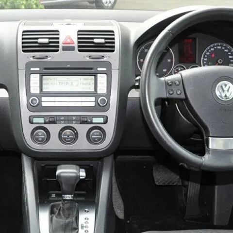 Volkswagen Golf 2004-2009 MK5 dash