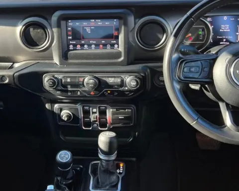 Jeep Wrangler 2018- dash