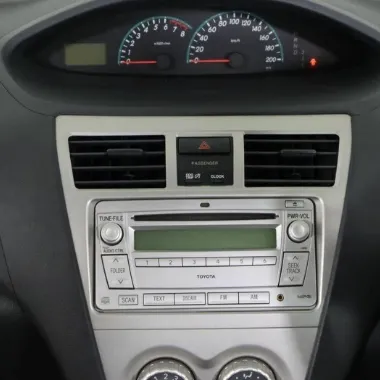 Toyota Yaris (Vitz) 2005-2011 dash