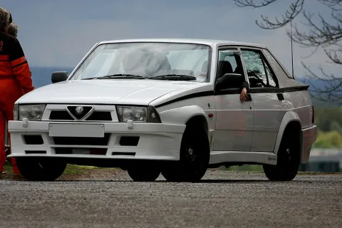 Alfa Romeo 75  1989-1993