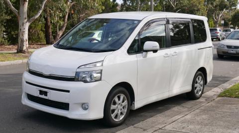 Toyota Voxy 2008-2013